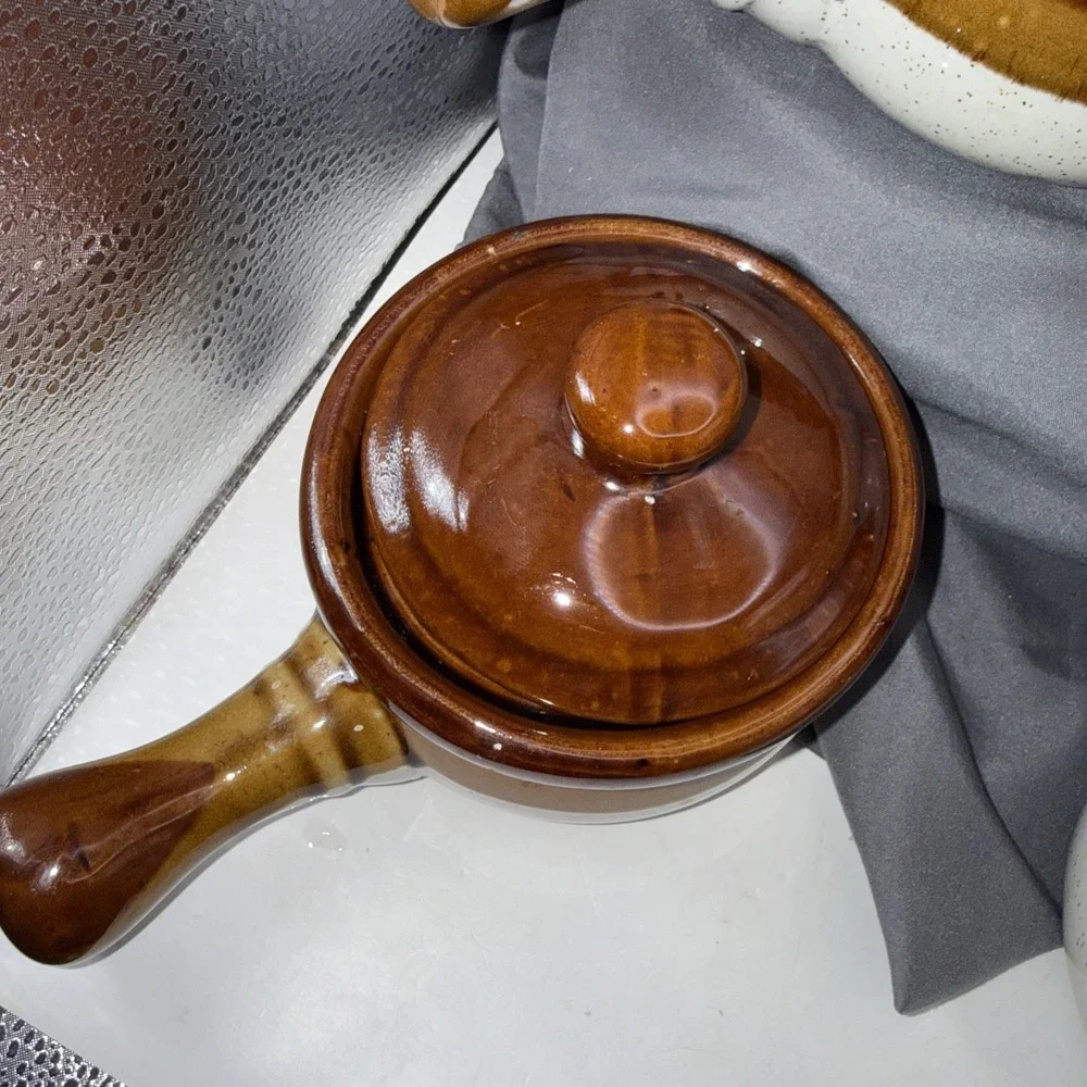 Set Of 4 Vintage brown-glazed French onion soup bowls With Lids